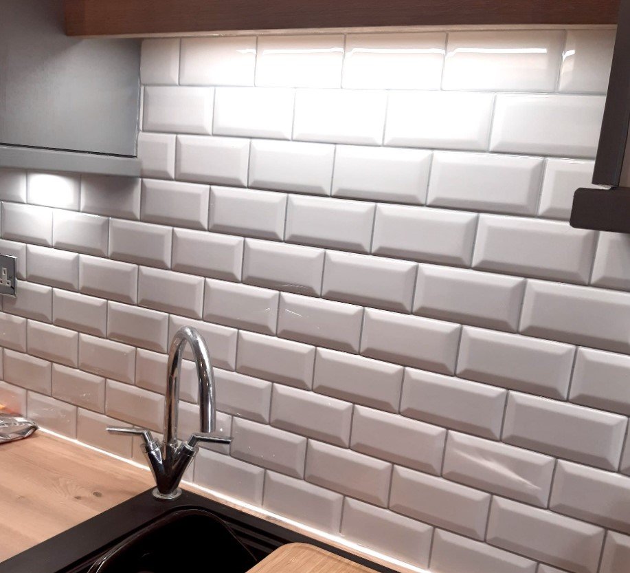 Panel Insert Grout Metro Bevelled White with Grey Grout – Bathroom Panels Online
